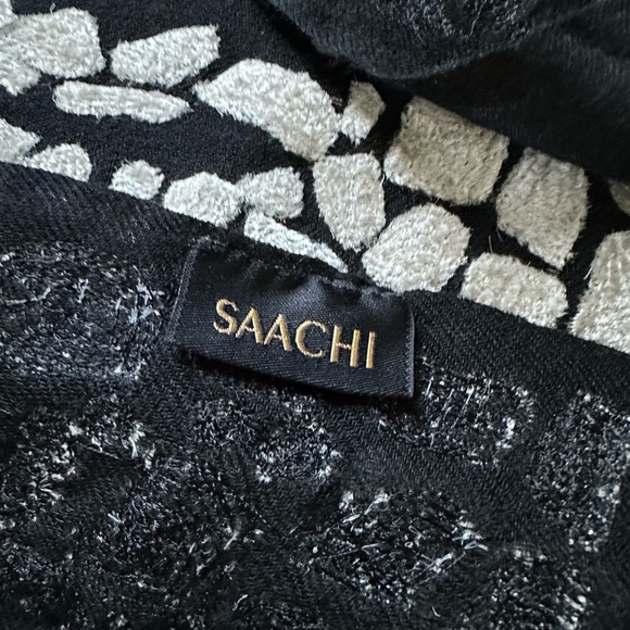SAACHI Black Scarf with White Pattern, 100% wool - Picture 2 of 4